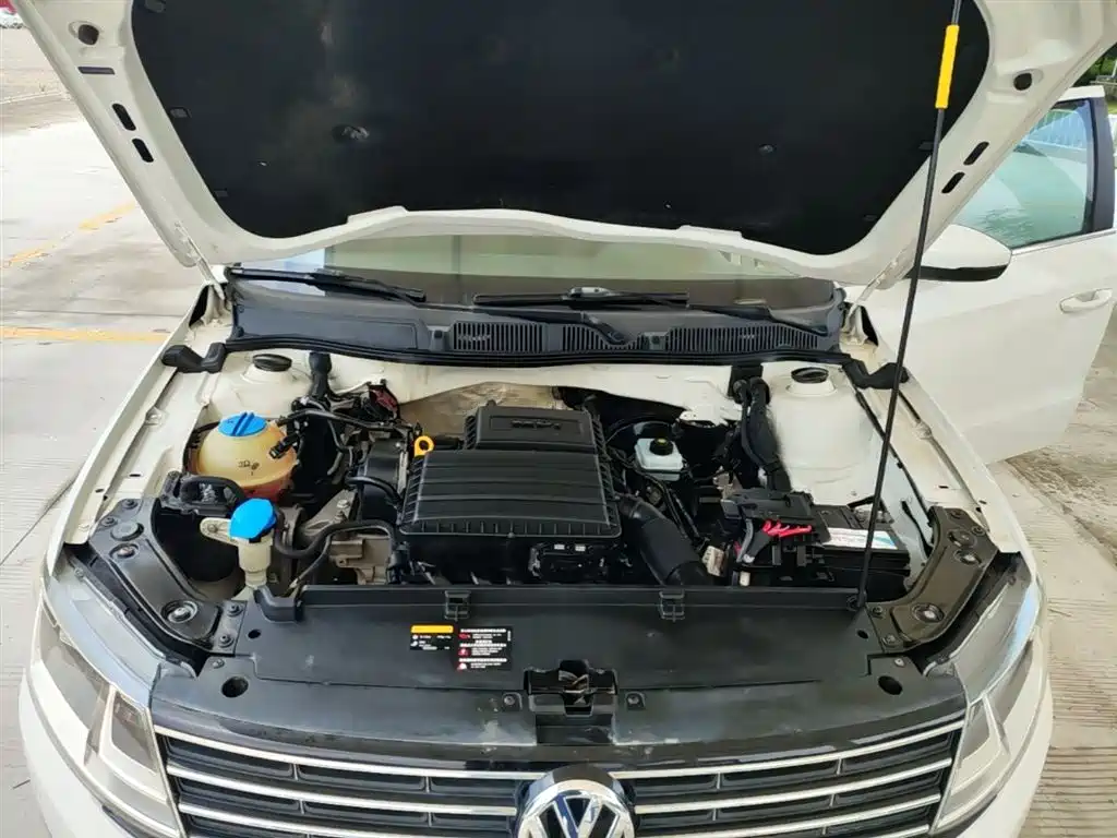 Volkswagen Lavida 2015 1.6L Automatic Comfort Edition фото 20