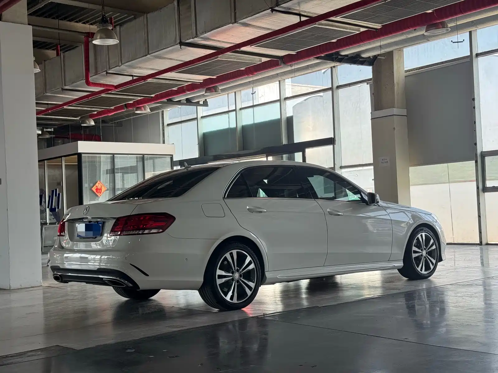 Фото 4 - Mercedes-Benz E-Class