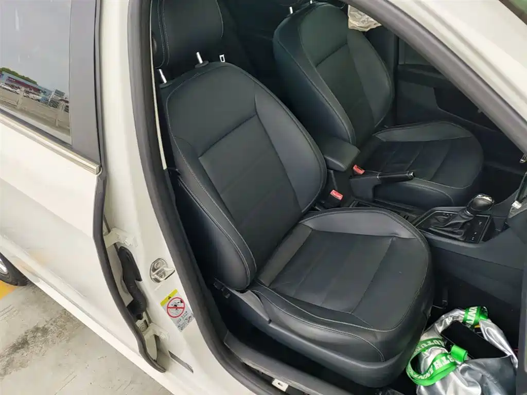 Volkswagen Lavida 2015 1.6L Automatic Comfort Edition фото 25