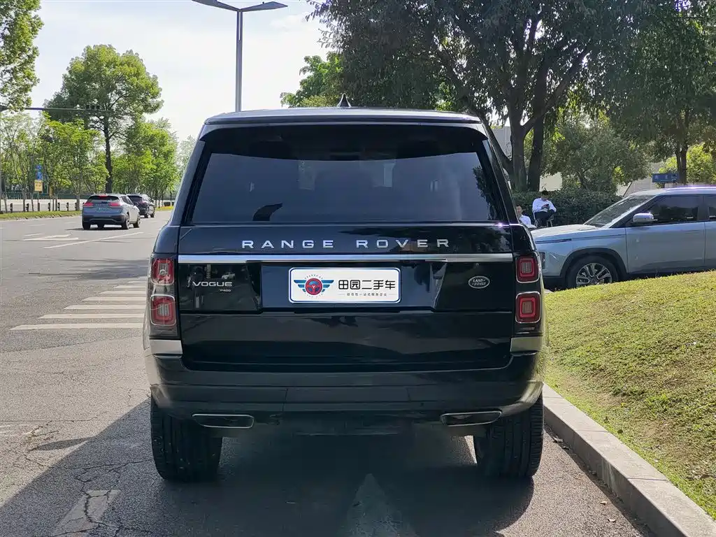 Land Rover Range Rover 2021 3.0 L6 Heritage Extended Classic Edition фото 5