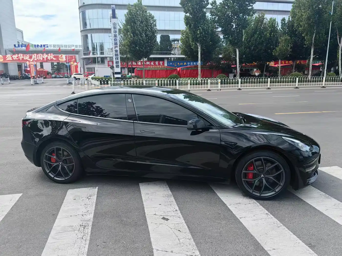 Фото 3 - Tesla Model 3