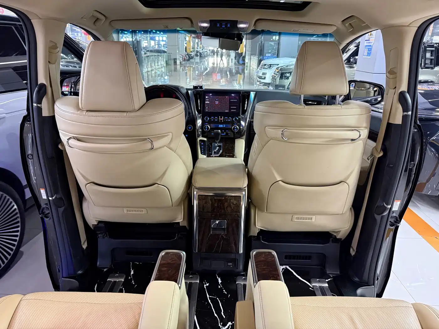 Toyota Alphard 2021 Hybrid 2.5L Luxury фото 14
