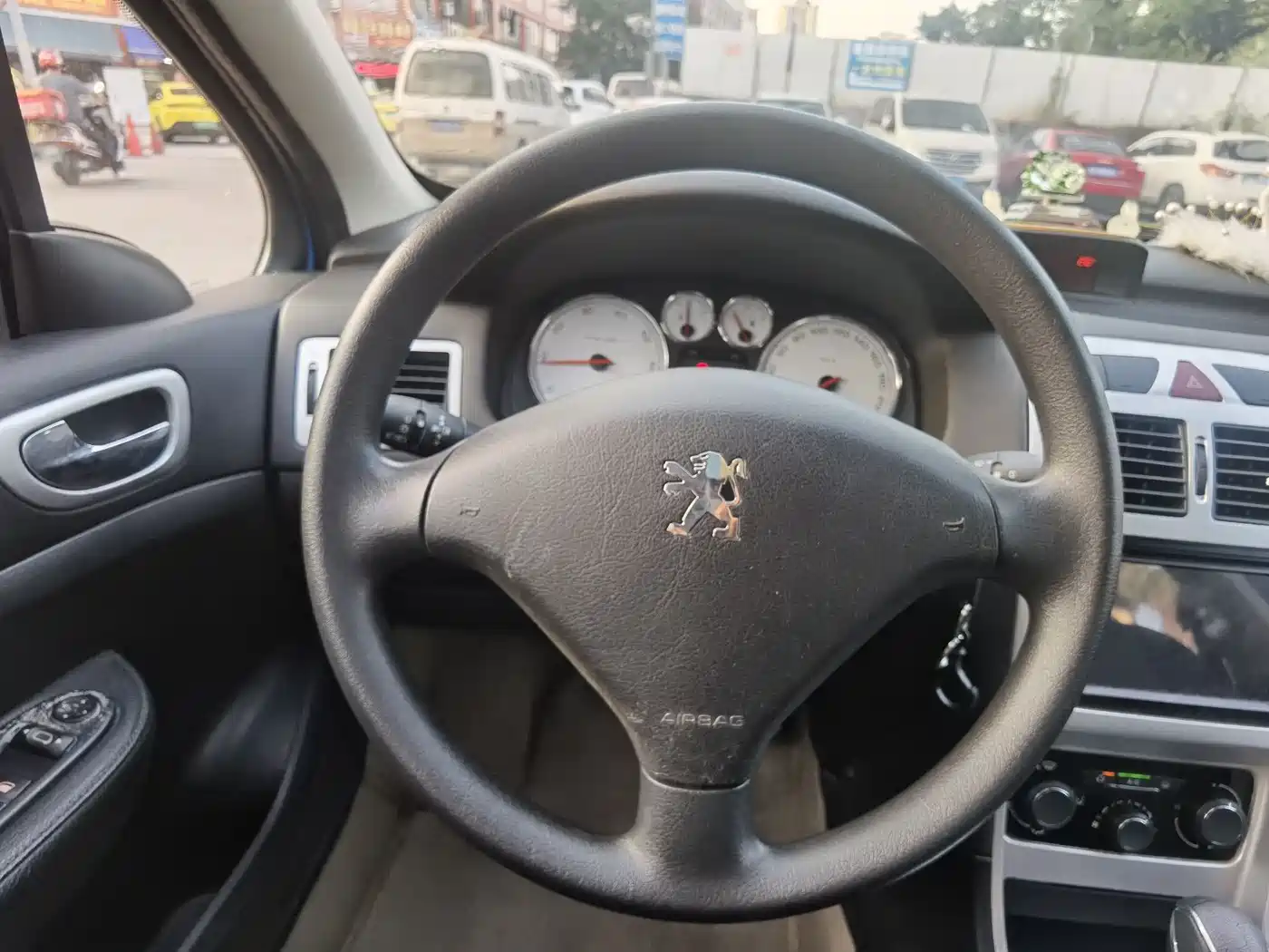 Peugeot 307 2013 Hatchback 1.6L Automatic Comfort фото 13