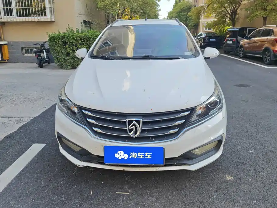 Baojun 310W 2018 2017 1.5L Manual Fashion China VI