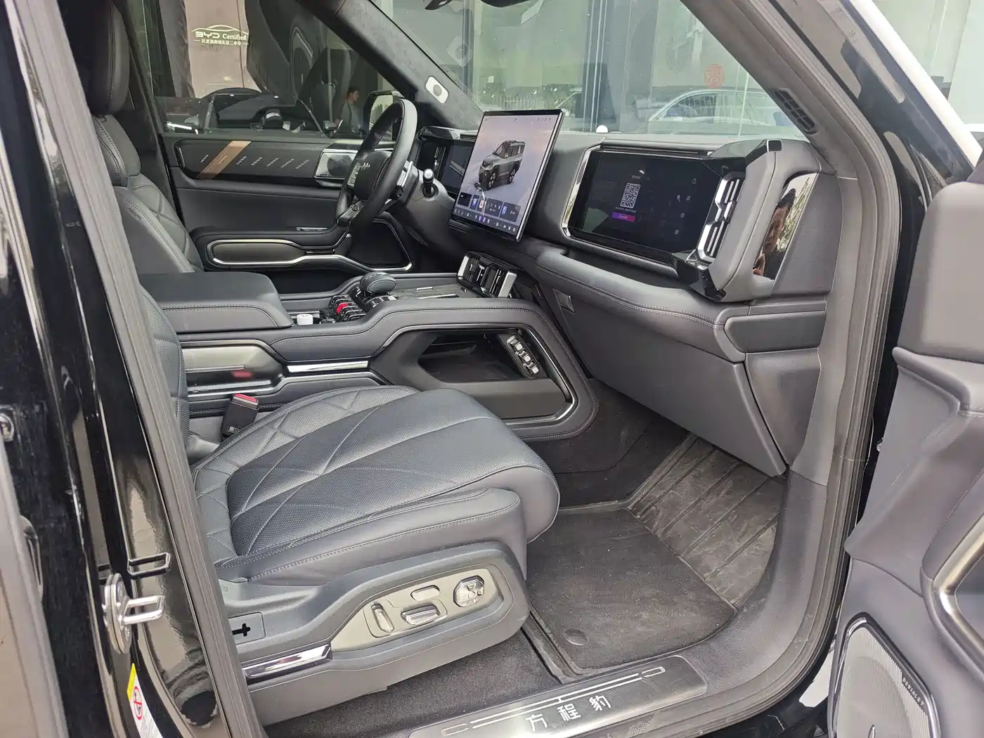 Fang Cheng Bao Leopard 8 2025 2025 Zhiyong Flagship 7-Seater