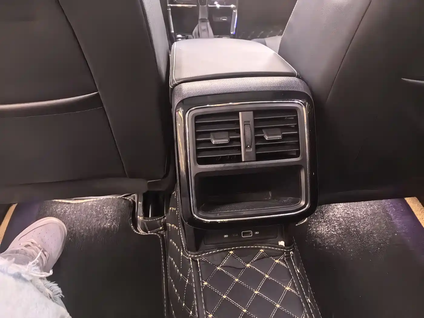 Volkswagen Passat 2023 330TSI Luxury Edition фото 8