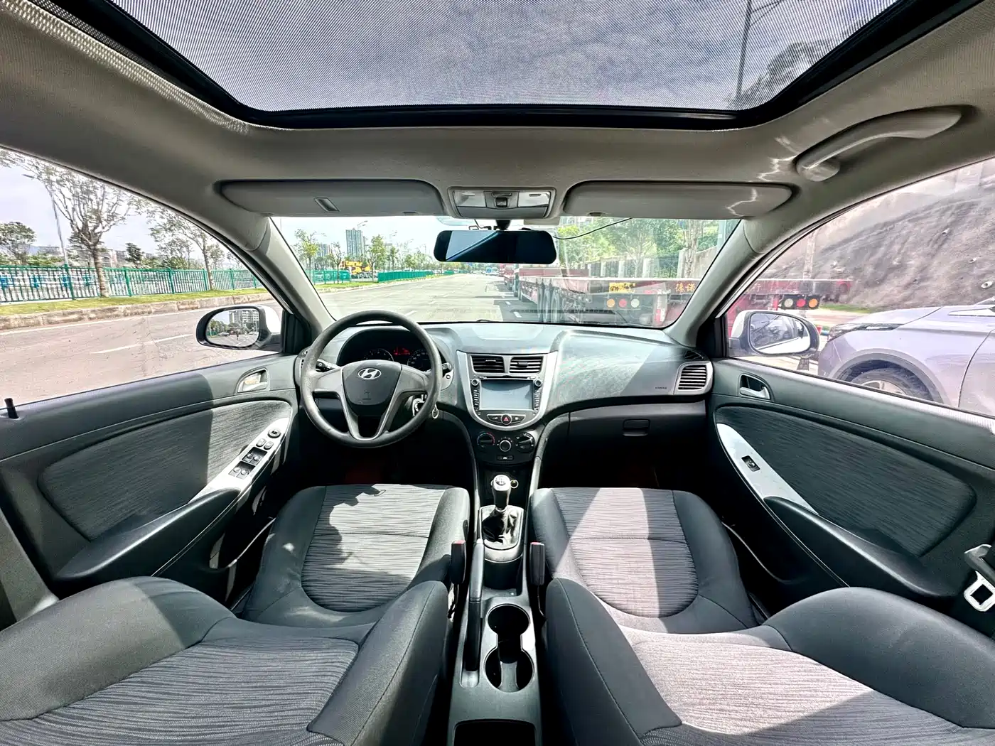 Hyundai Reina 2014 2014 1.4L Manual GLX