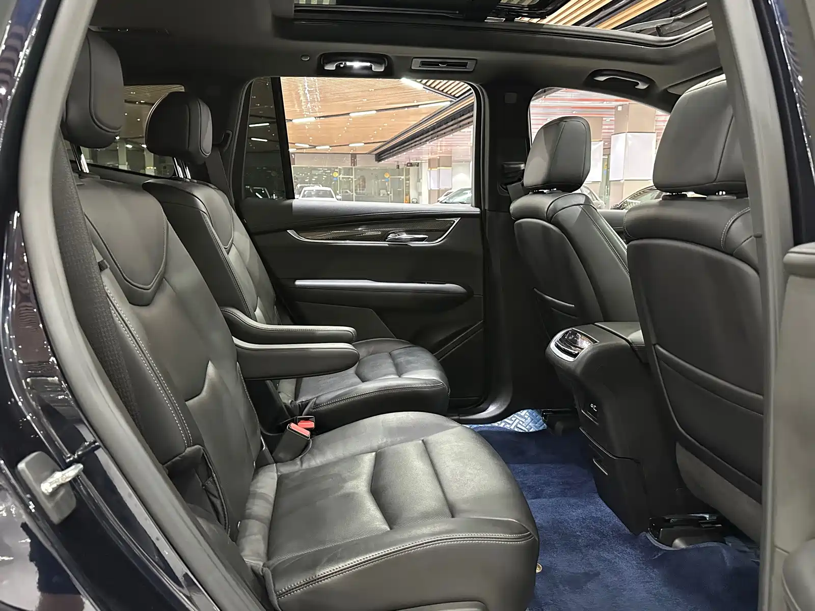 Фото 13 - Cadillac XT6