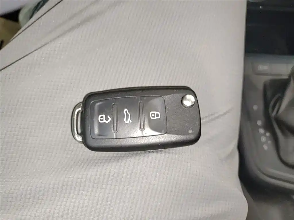 Volkswagen Lavida 2017 1.6L Automatic Trend Edition фото 9