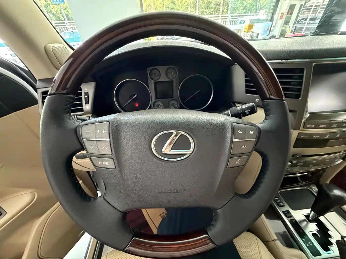 Lexus LX 2009 570 фото 7