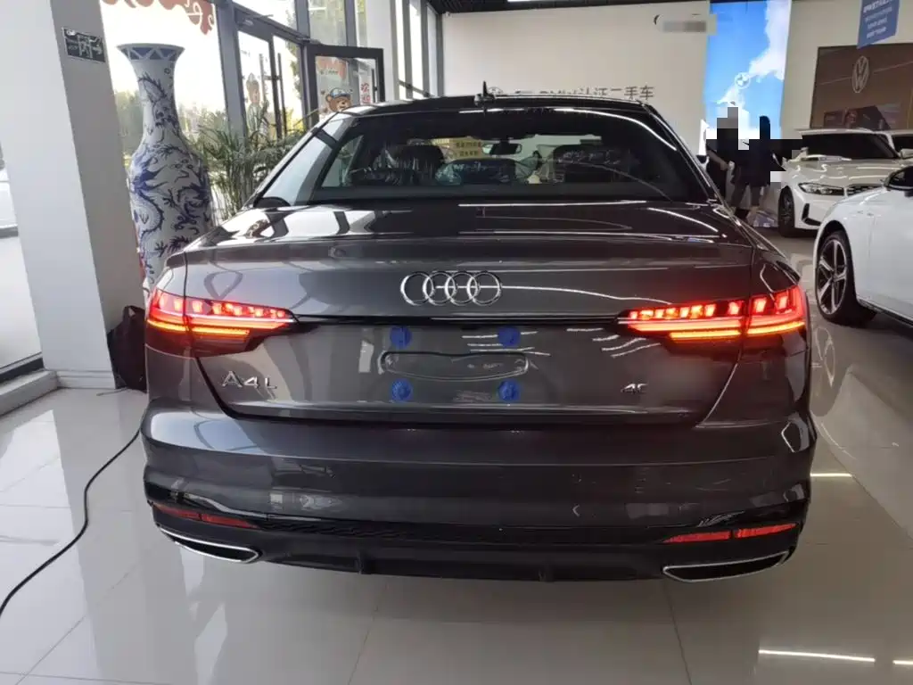 Фото 6 - Audi A4L