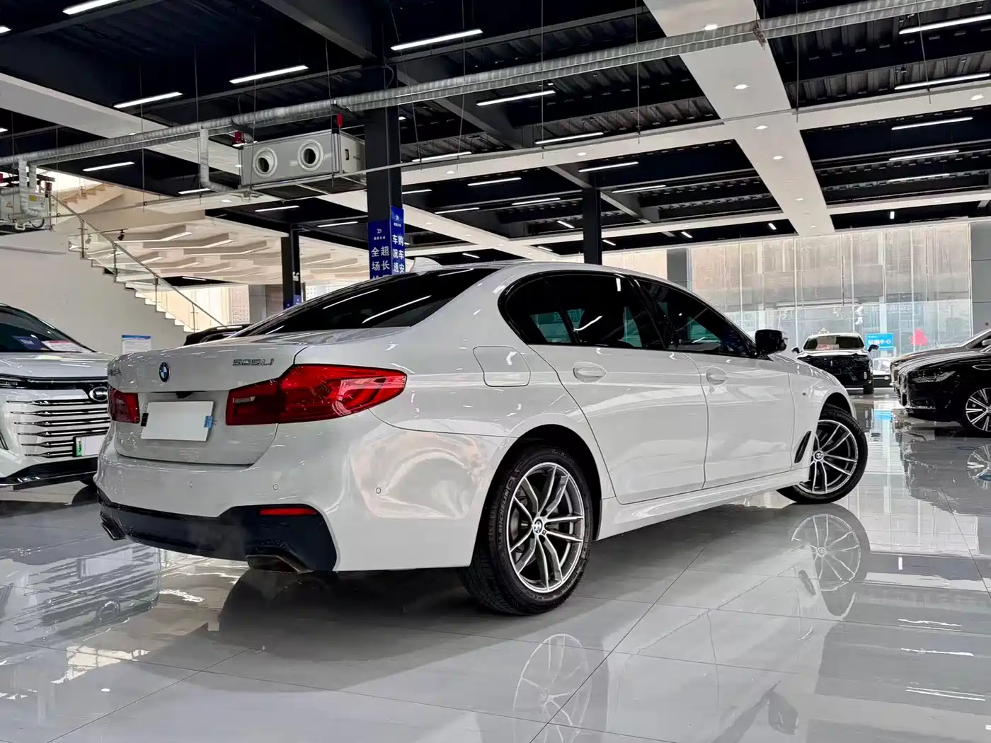 BMW 5 Series 2019 525Li M Sport Package фото 7