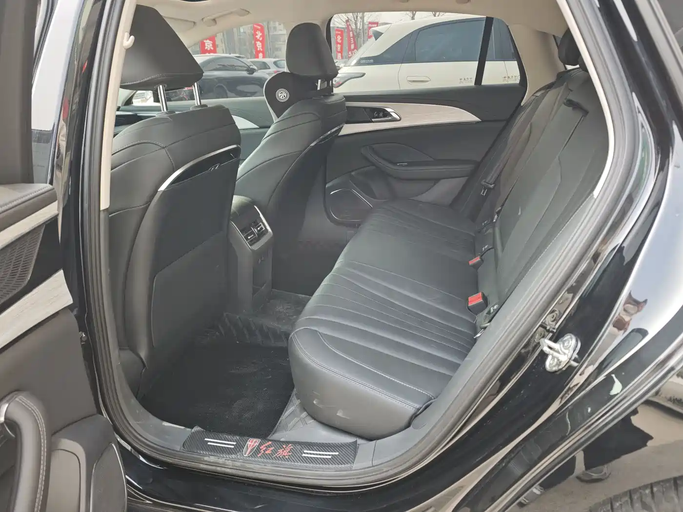 Hongqi H5 2025 1.5T DCT Flag Rhythm 500,000 Units Memorial Edition фото 6