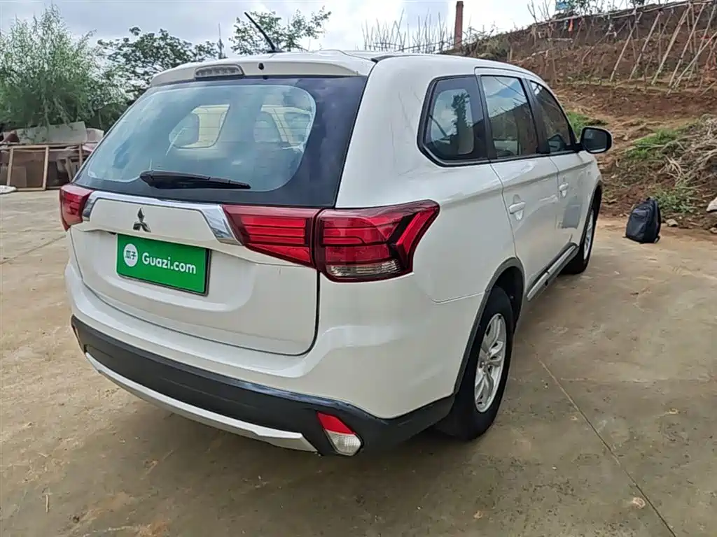 Mitsubishi Outlander 2016 2.0L 2WD Fashion Edition 5-seater фото 7