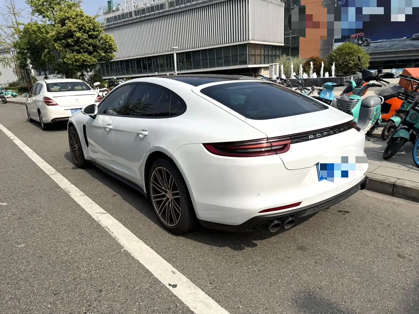 Фото 8 - Porsche Panamera