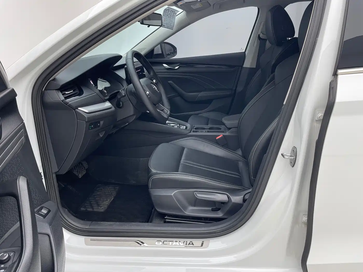 Škoda Octavia 2023 Facelift PRO TSI280 Premium Edition фото 11