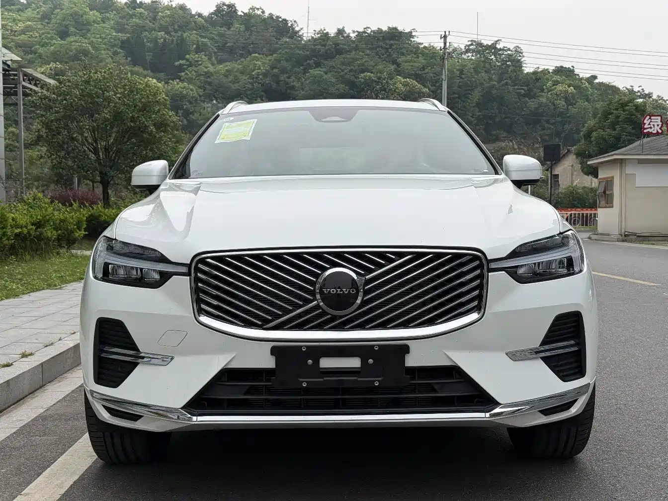 Volvo XC60 2026 2026 Model B5 AWD Smart Elite Luxury