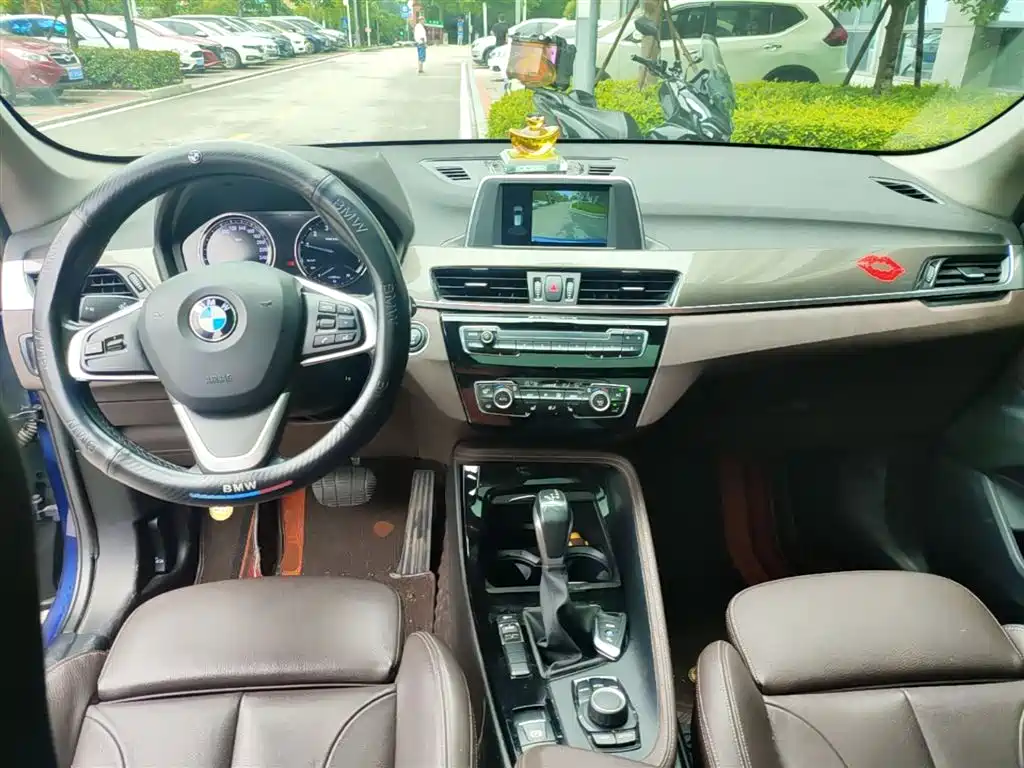 BMW X1 2019 sDrive18Li Premium Model фото 10