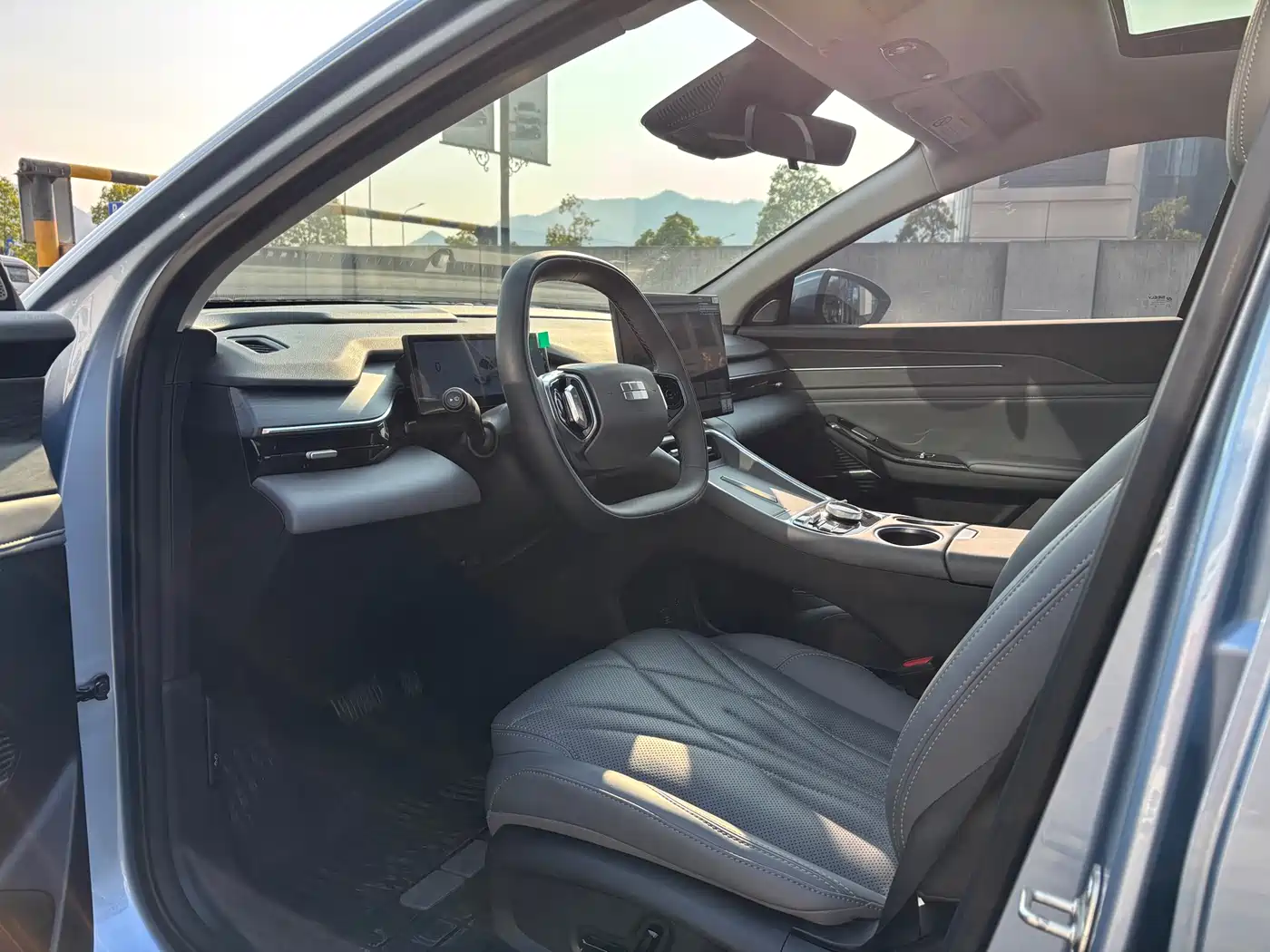Geely Galaxy Galaxy L6 2025 EM-i 140km Starship Edition фото 5