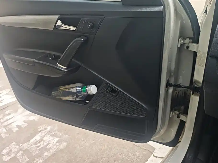 Volkswagen Lavida 2013 1.6L Automatic Comfort Edition фото 7