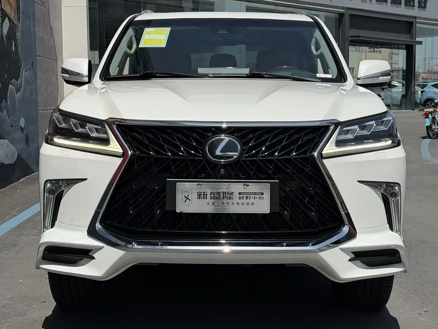 Lexus LX 2016 570 Luxury Premium Edition фото 3
