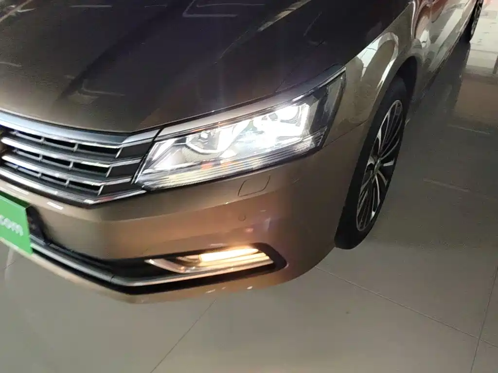 Фото 24 - Volkswagen Passat