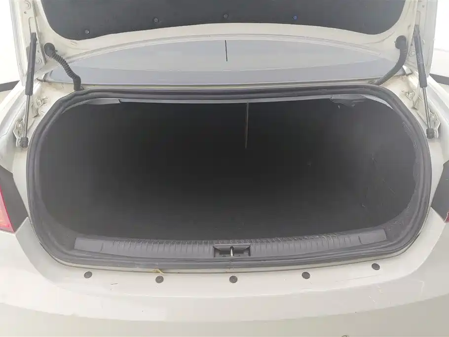 Roewe 550 2012 2012 550 1.8L Auto Value Edition