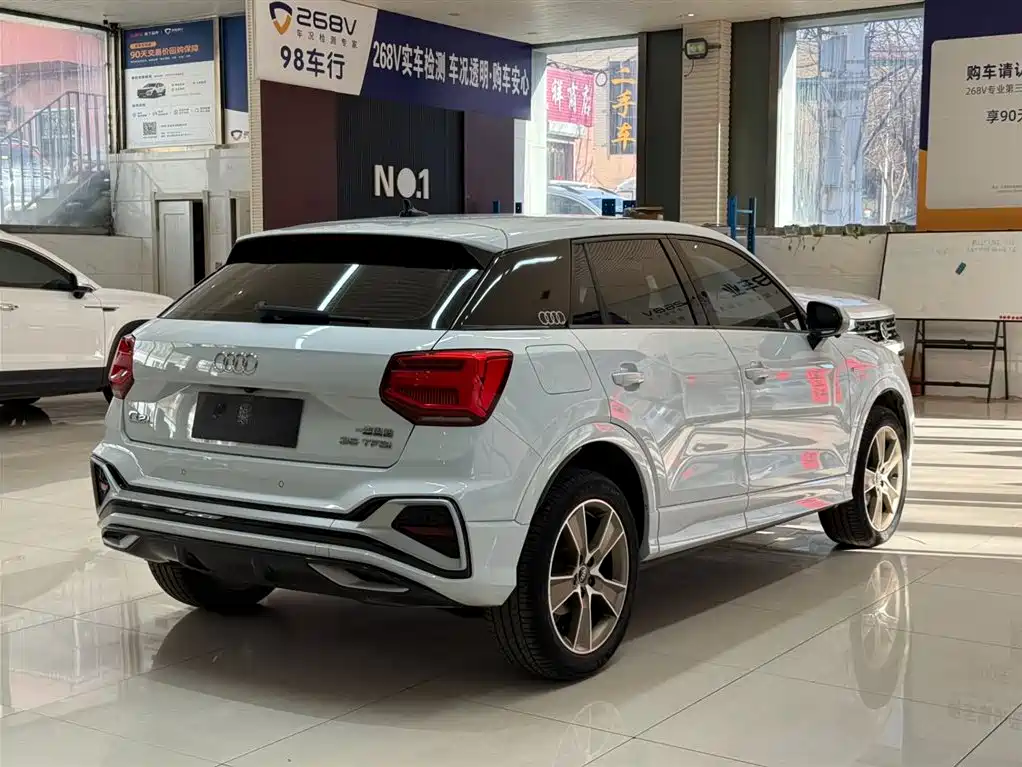 AUDI Q2L