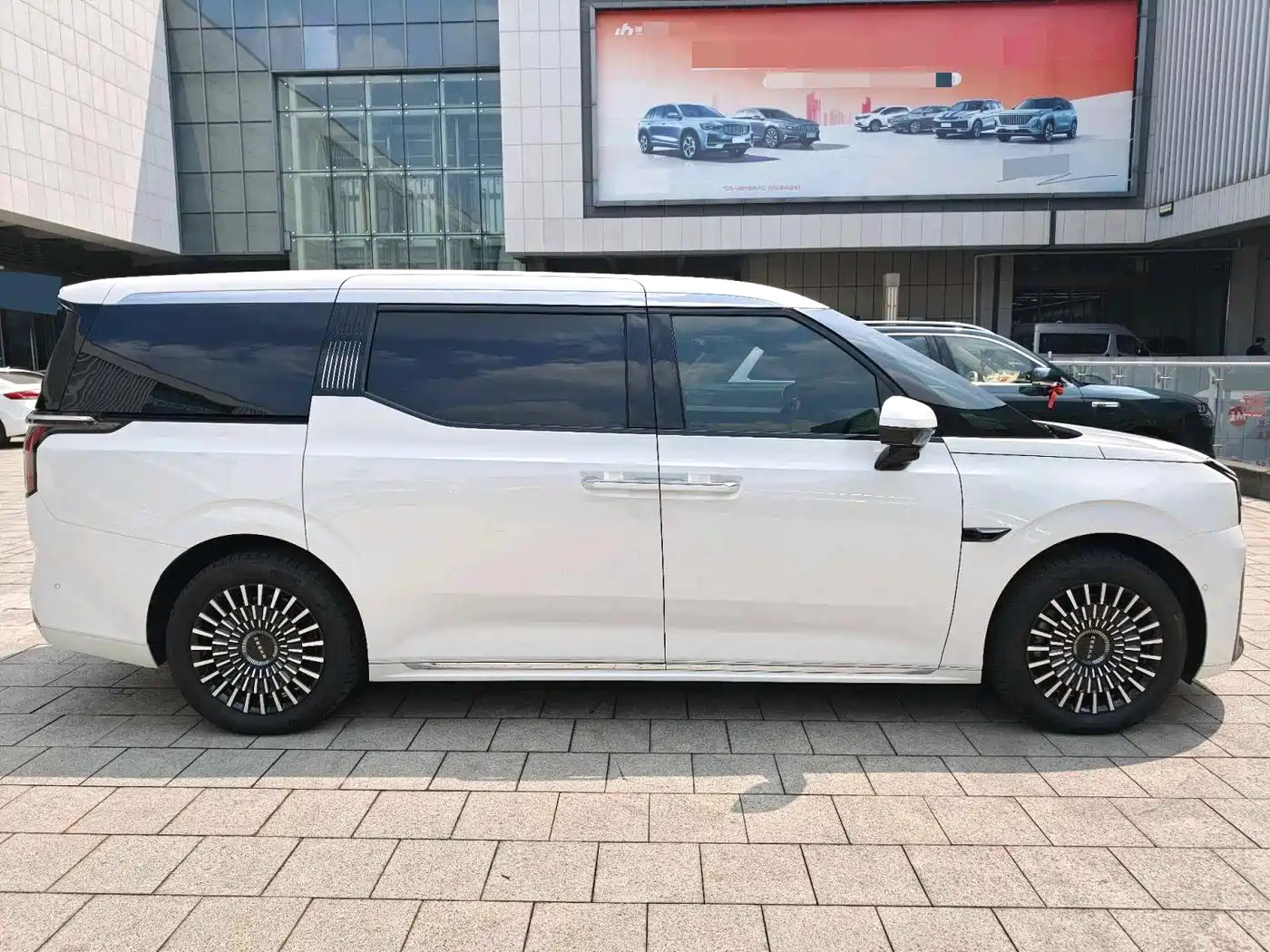 ZEEKR 009 2025 2024 7-Seat Aisle AWD Version 108kWh