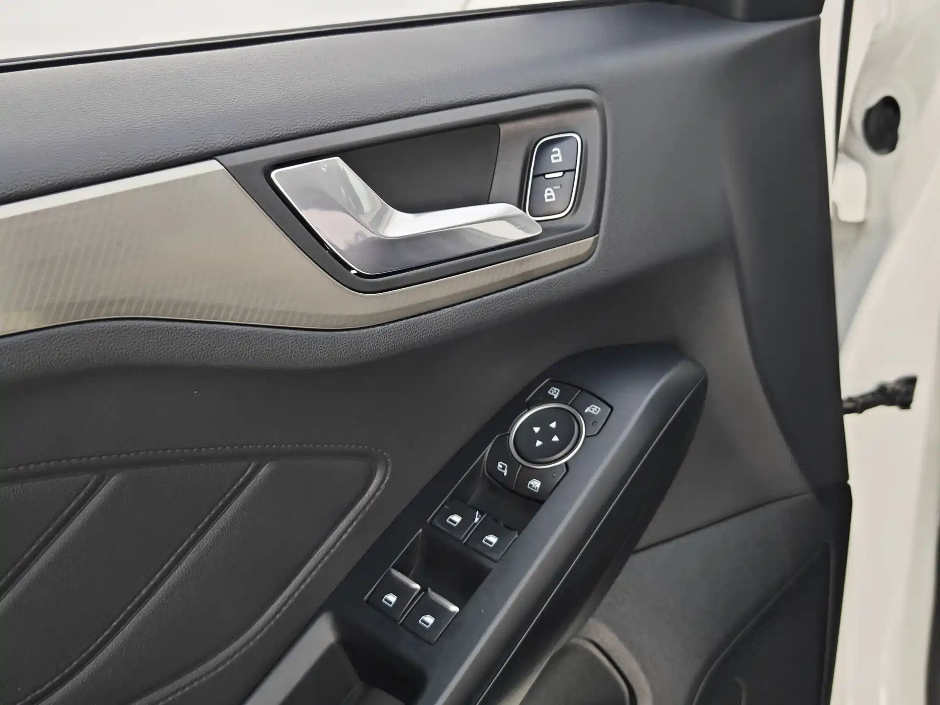 Фото 28 - Ford Focus