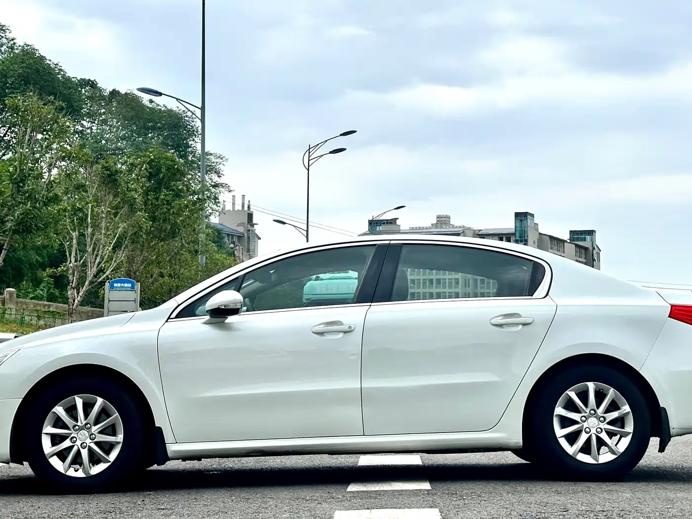 Peugeot 508 2013 2.0L 2nd Anniversary Auto Sunroof Classic Edition фото 7