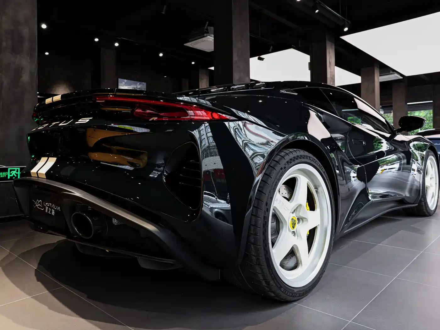 Lotus Cars EMIRA 2022 3.5T V6 Manual First Edition фото 18