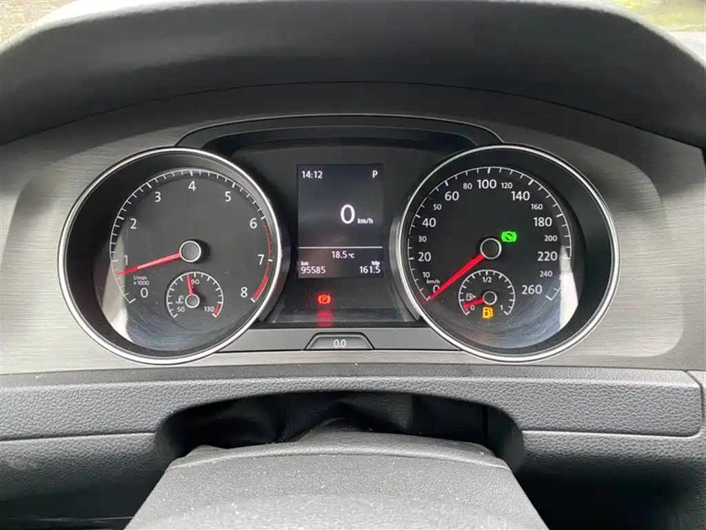 Volkswagen Golf 2015 1.4TSI Automatic Luxury фото 5