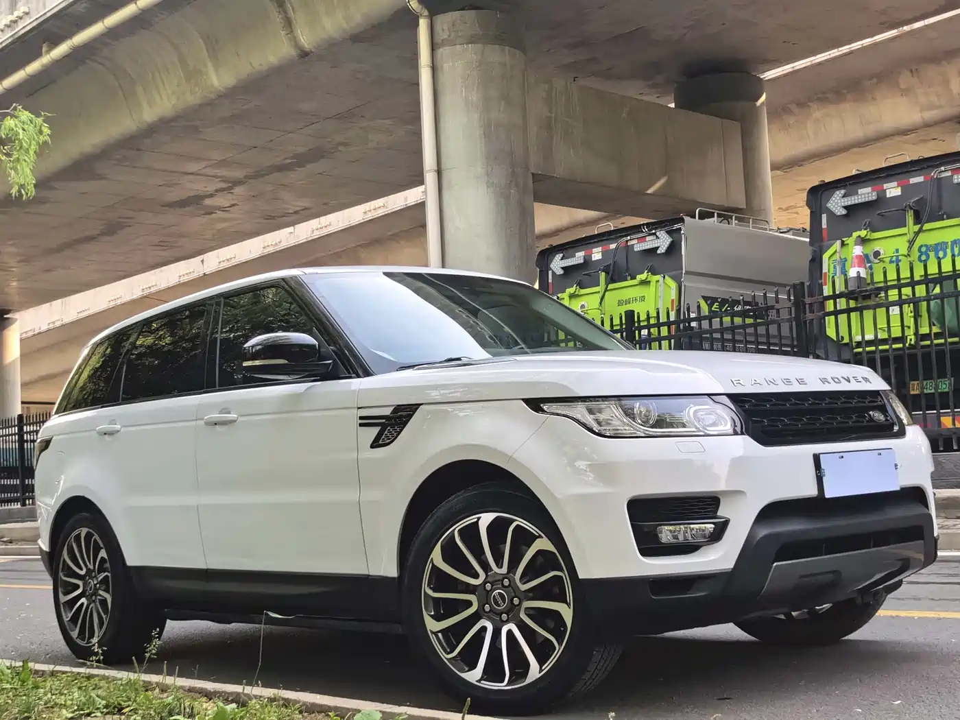 Land Rover Range Rover Sport 2016 Model 3.0 SC V6 HSE DYNAMIC фото 3