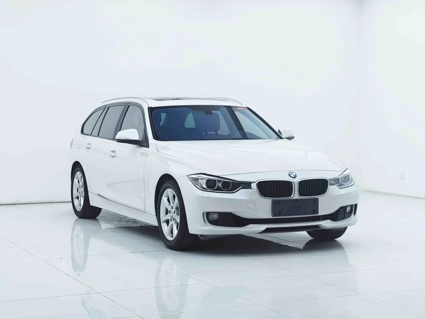 BMW 3 Series (Import) 2013 320i Sport Design Package Touring фото 3