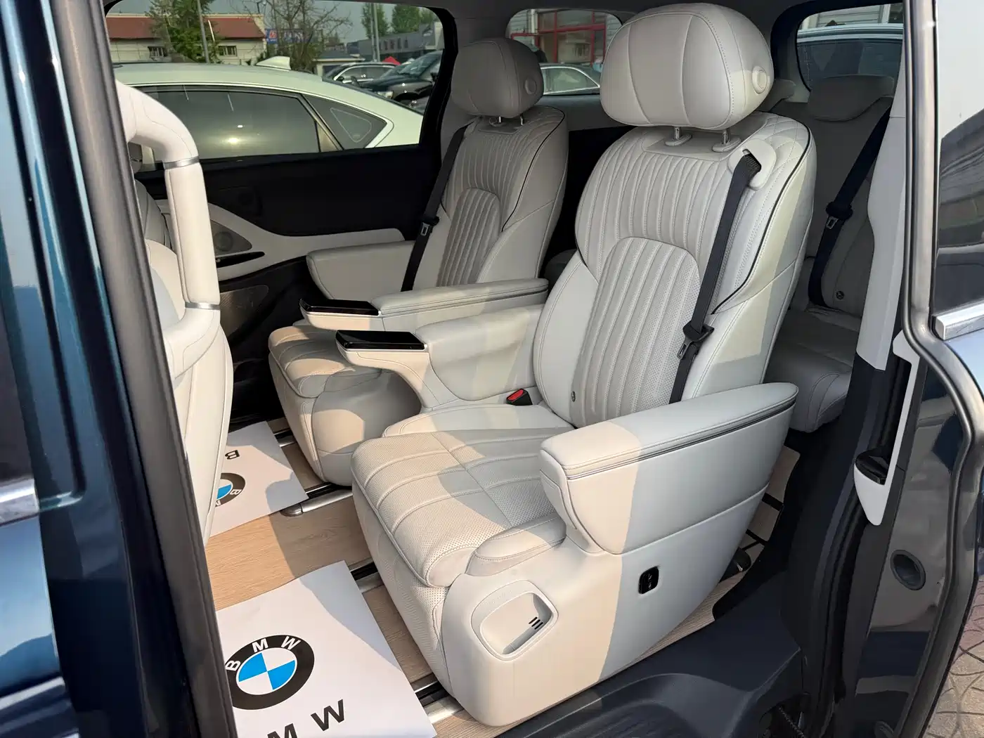 Voyah Auto Voyah Dreamer 2025 PHEV AWD Flagship Kunpeng Edition фото 8