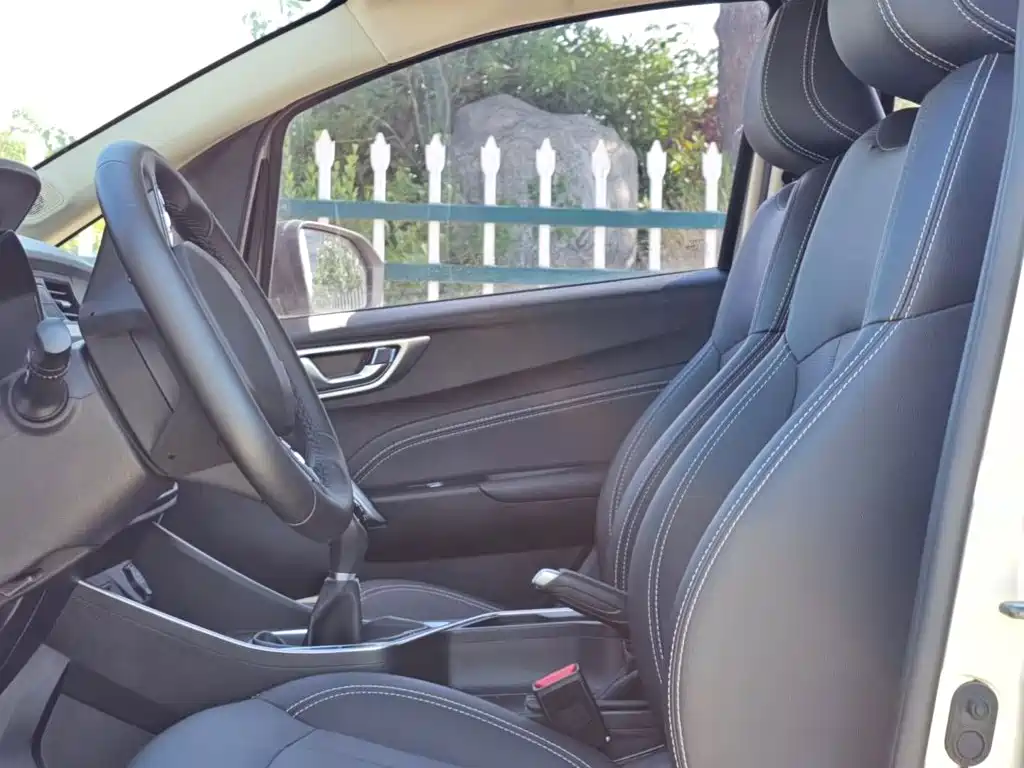 Фото 10 - Geely Vision X3