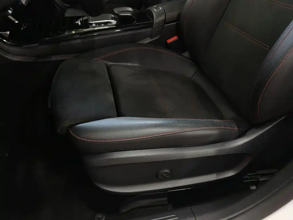 صورة 20 - Mercedes-Benz CLA (Import)