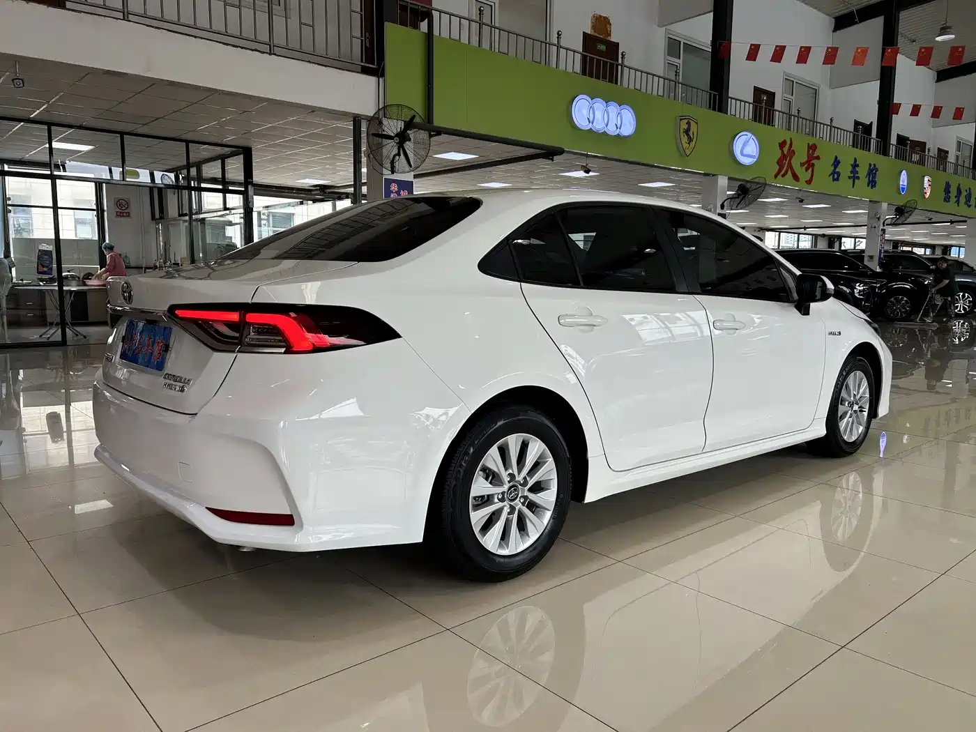 Toyota Corolla 2023 1.8L Smart Hybrid Dual Engine Pioneer Edition фото 12