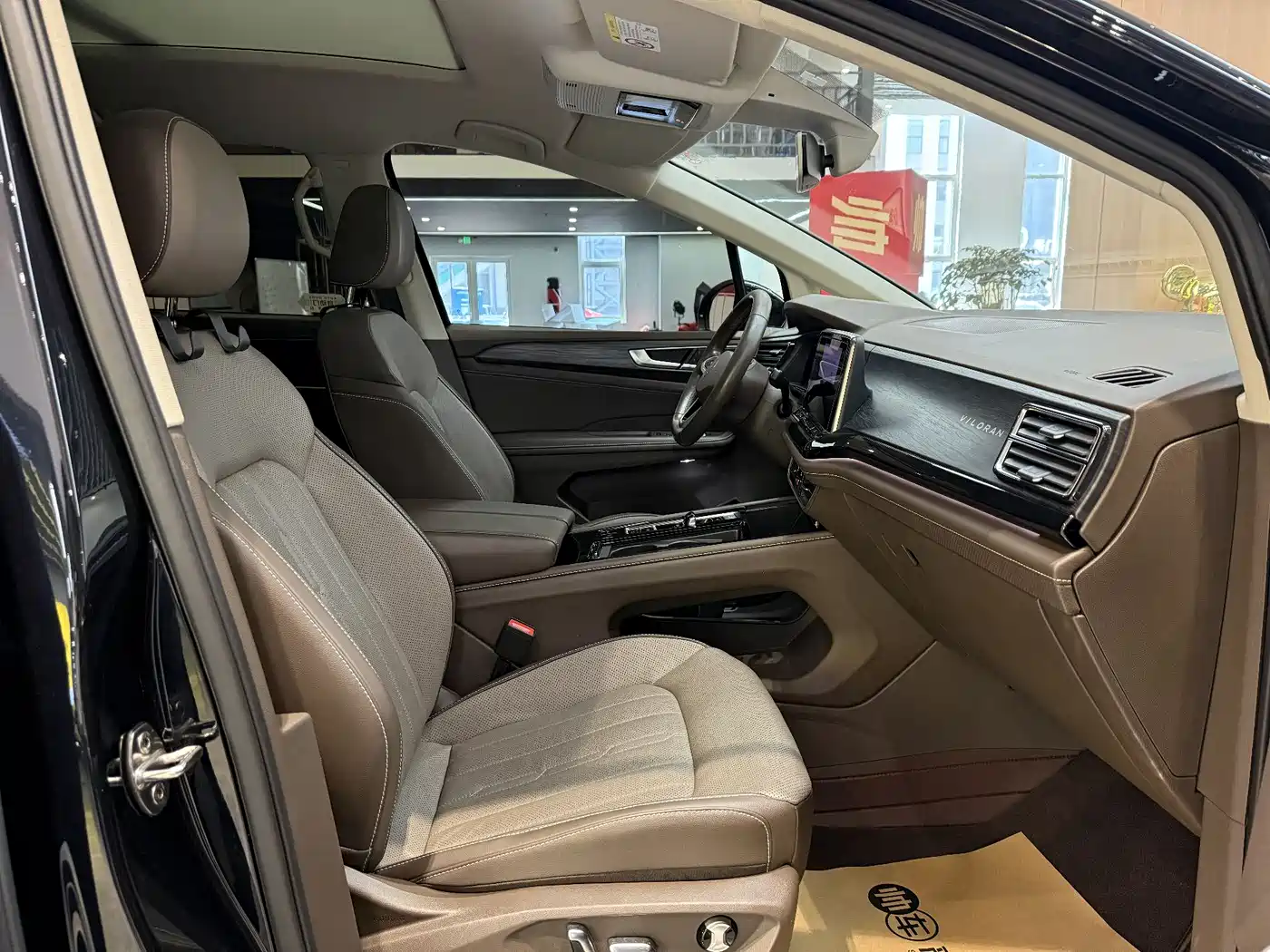 Volkswagen Viloran 2022 380TSI Premium Edition фото 5
