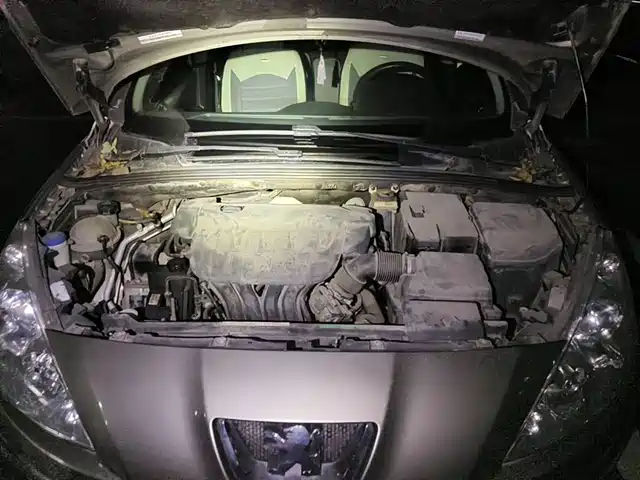 Peugeot 408 2011 2.0L Automatic Comfort Edition — фото 3