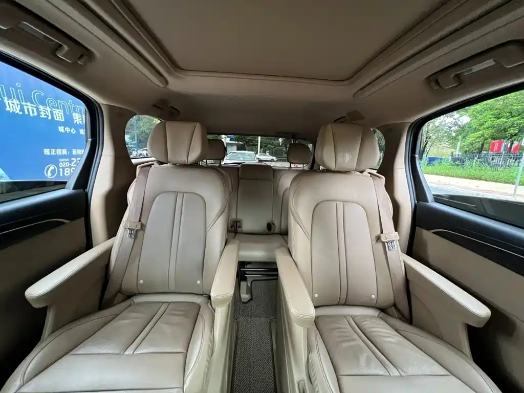 Фото 30 - Buick GL8