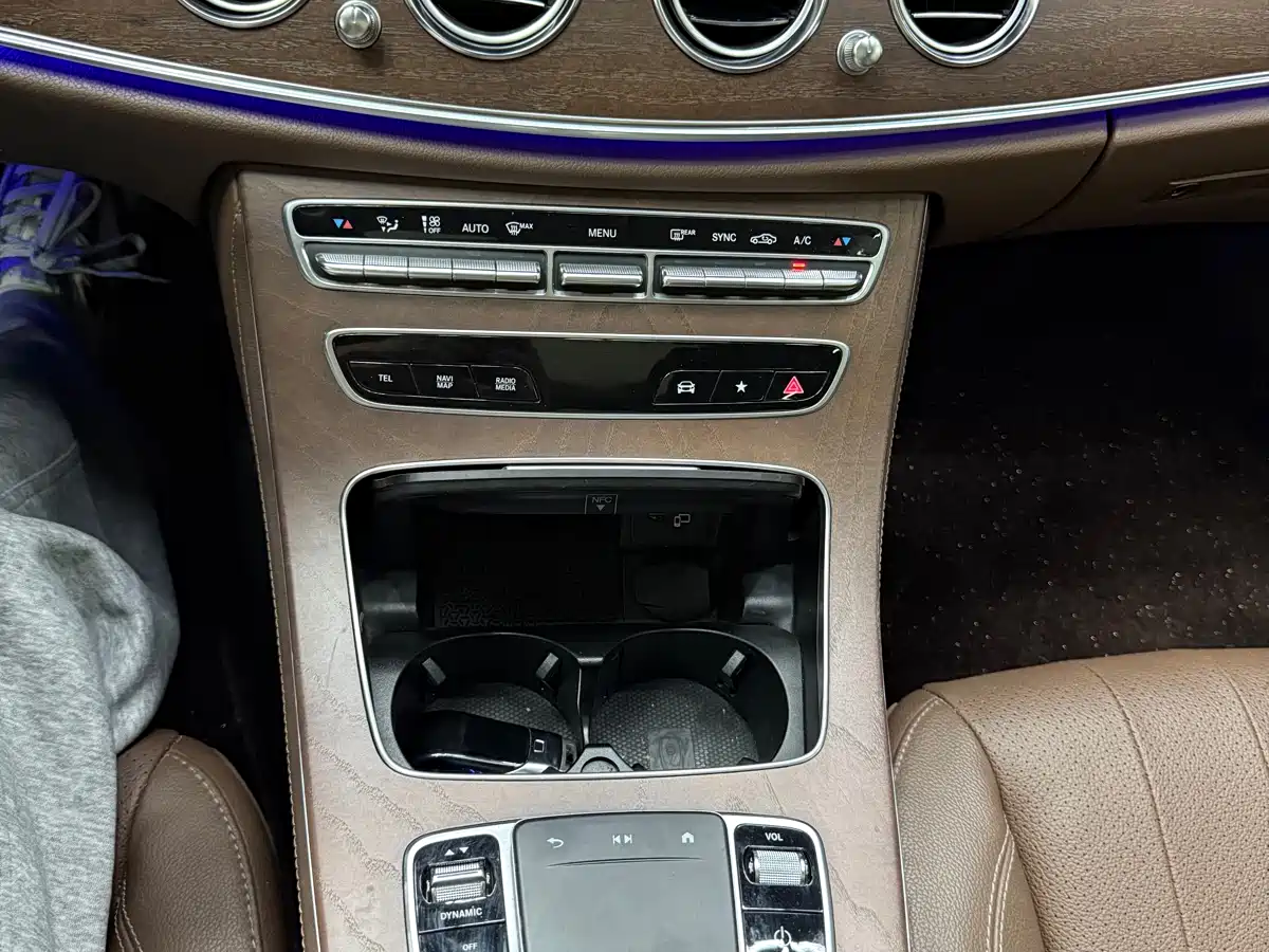 Mercedes-Benz E-Class 2023 E 300 L Fashion фото 18