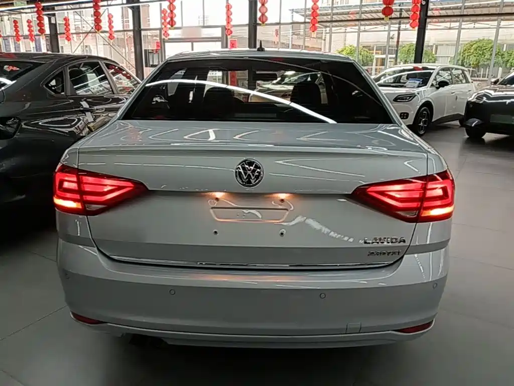 Volkswagen Lavida 2017 230TSI DSG Comfort Edition фото 6