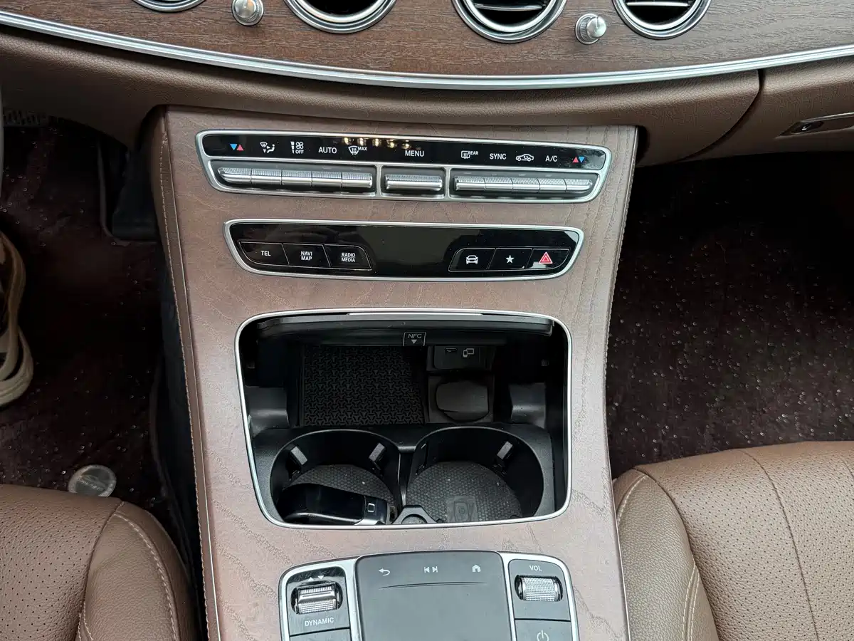 Mercedes-Benz E-Class 2023 E 300 L Fashion фото 7