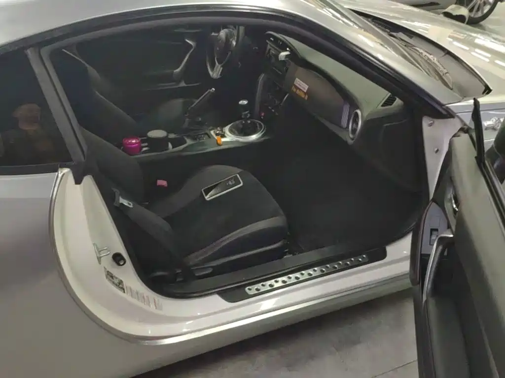 Photo 25 - Toyota 86