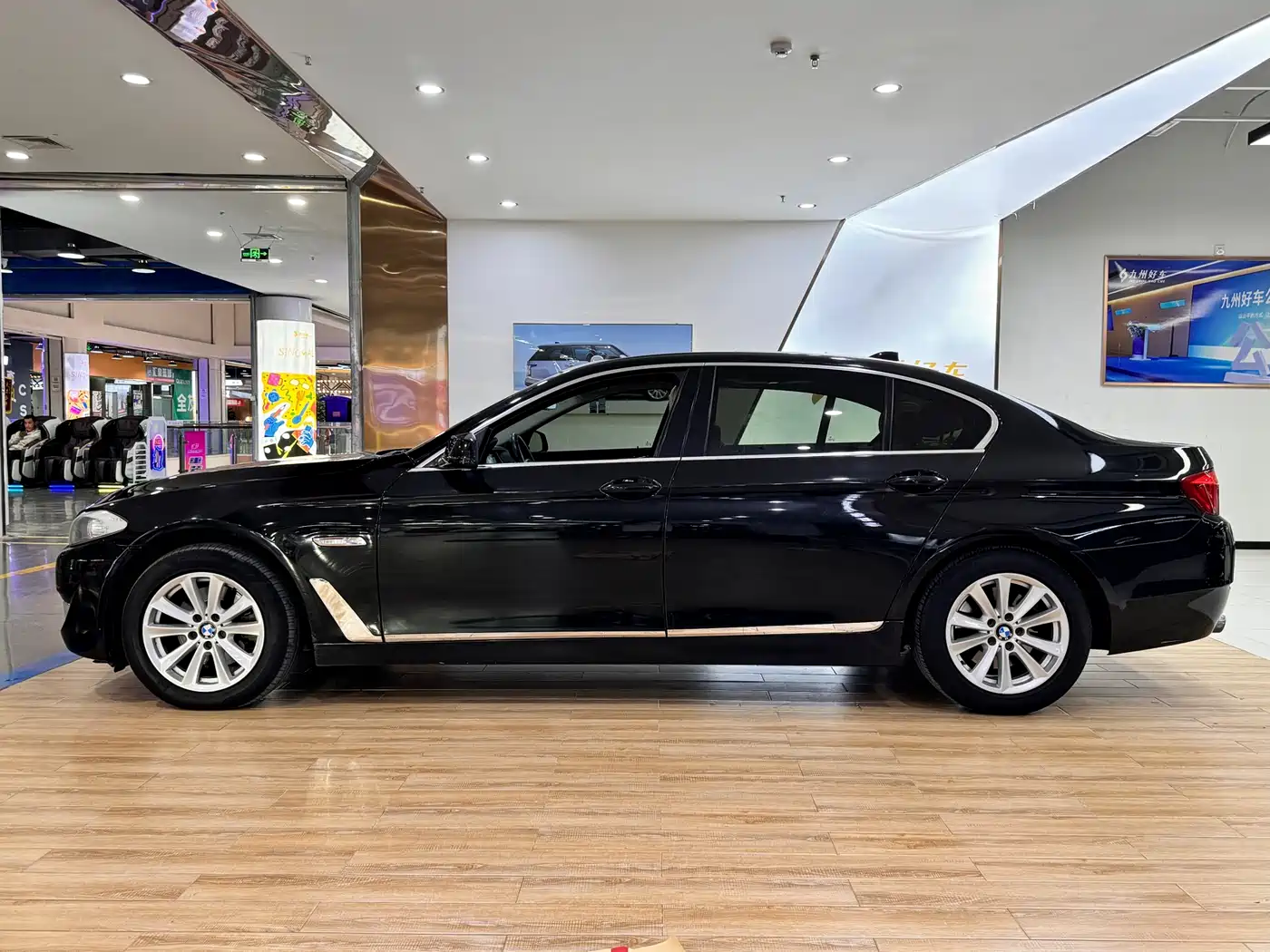BMW 5 Series 2013 525Li Luxury фото 4