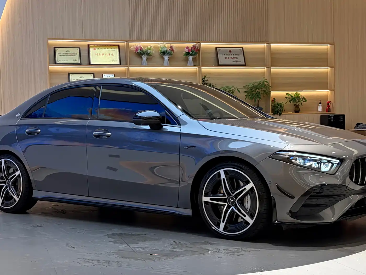 Mercedes-Benz A-Class AMG 2025 AMG A 35 L 4MATIC фото 3