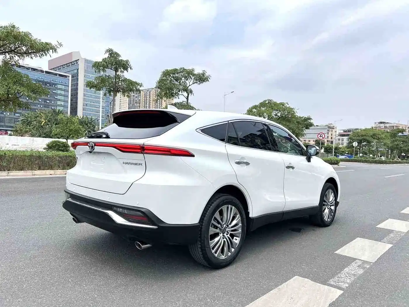 Toyota Lingfang HARRIER 2022 2.0L CVT 2WD Premium Edition фото 7