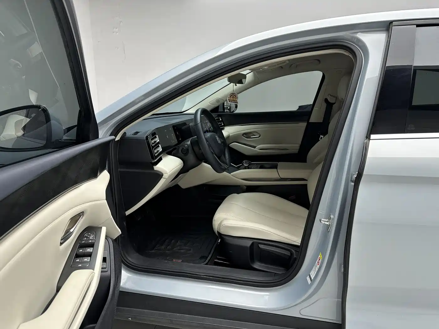 BYD Qin L 2024 DM-i 80KM Leading Edition фото 9